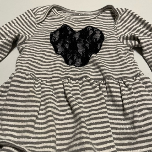 🌟5/$25 Joe Fresh Long Sleeve Bodysuit with Skirt Size 6-12 Months - Picture 2 of 5
